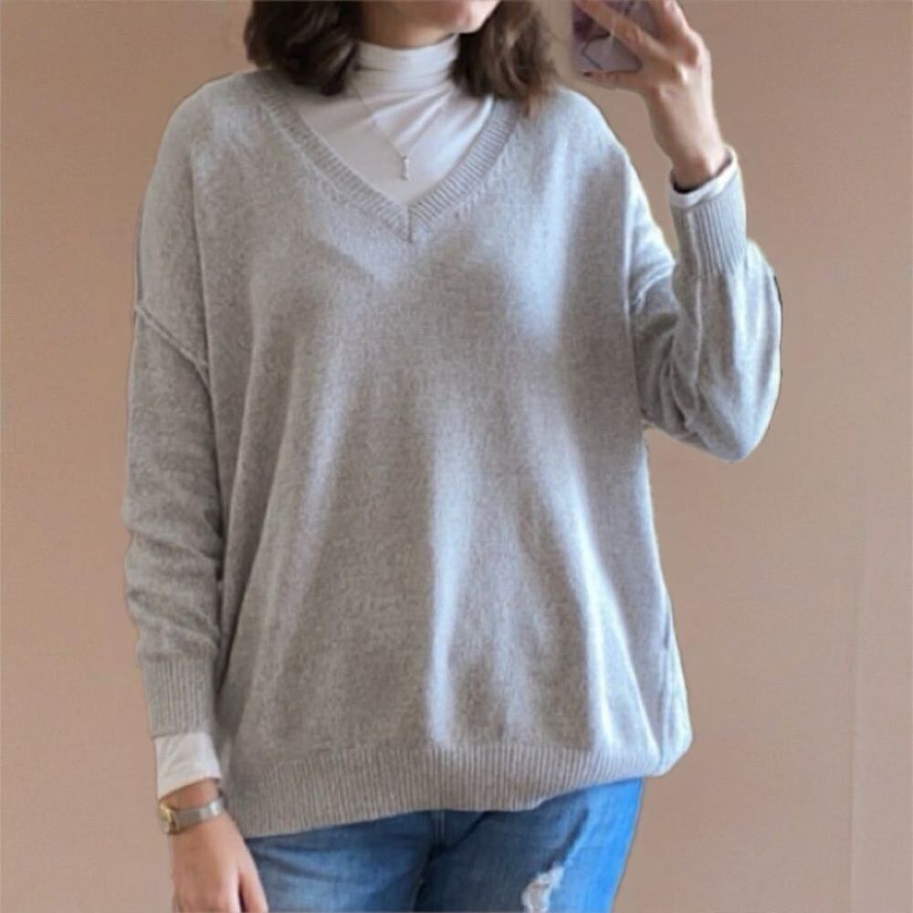 BCBGeneration Grey V-Neck Long Sleeve Tight Knit Oversized Sweater M/L